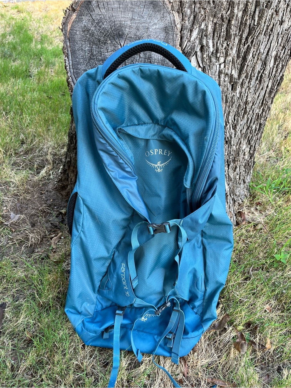 OSPREY Blue Farpoint 70L Backpack